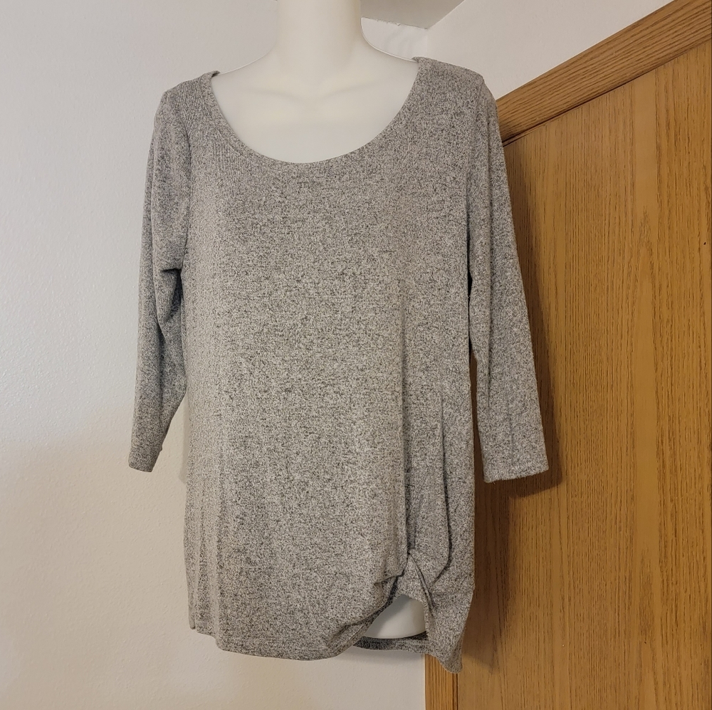Green Envelope Los Angeles Gray 3/4 sleeve tie knot top